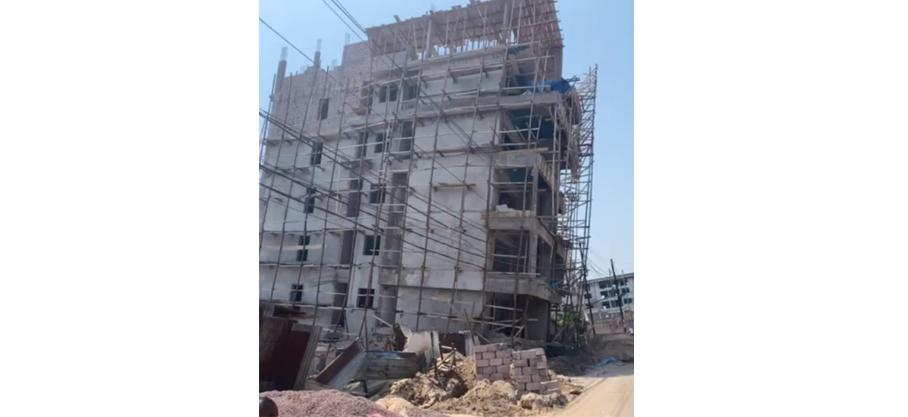 Infos congo - Actualités Congo - mediacongo Kinshasa : Un immeuble en construction au Quartier GB, non loin du rond-point Socimat, dans la commune de la Gombe, s'est affaissé de manière spectaculaire ce lundi 18 mars