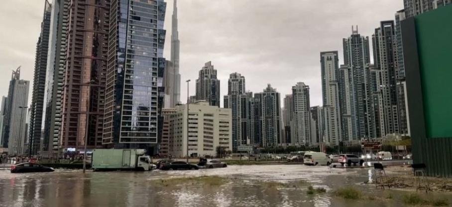 Infos congo - Actualités Congo - mediacongo Moyen-Orient: Inondations spectaculaires à Dubaï où l'équivalent de 2 ans de pluie s'est abattue en une journée ! 