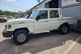 Land Cruiser double cabine Serie 79  Annee  2024 Brand new  full option   00 KM  Manuel diesel  6 cylindre  Full lock  4 x 4  Intrieur Cuire  5 cles Prix 82.000 