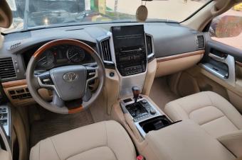 Arrivage Toyota Land Cruiser GXR Annee2014 modifier 2022 Modification originalinterior et exterior comme le 2022 Full full option Automatique steptronique Essence 