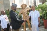 Les cadres d'Ensemble décernent un monument à Moïse Katumbi en symbole de son combat pour la liberté