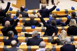 Le Parlement européen ratifie le Brexit lors d'un vote chargé d'émotion
