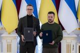 Guerre Russie-Ukraine: le Président finlandais signe en Ukraine un accord de sécurité