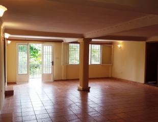 Bel appartement à louer à gb contact: 0817699634