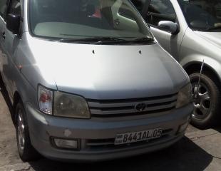 TOYOTA NOAH 2005