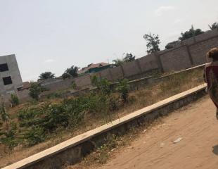 Terrain vide à vendre à Ngaliema/ma campagne, référence: haut tension de 20m/25, contact: +243817699634