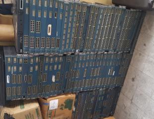 Un lot des vieux Switches et Routeurs Cisco