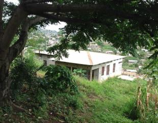 TERRAIN DE 2618m2 MIS EN VENTE SUR MATADI AVEC VUE SUR LE PORT LEDYA LOCALISATION: KONGO CENTRAL VILLE DE MATADI COMMUNE: MATADI QUARTIER: O.E.B.K