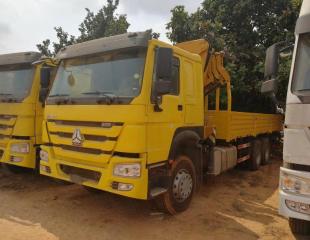 Camion-grue à vendre