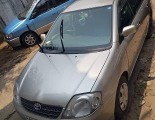TOYOTA COROLLA à 3700$ à débattre