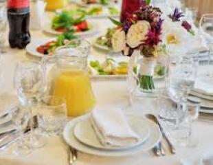 Tu dresses devant moi une table, en la présence de mes ennemis