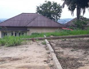 VENTE. 4 TERRAINS RESTANTS SUR KINSHASA-PIGEON