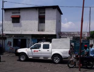 VENTE. PROPRIÉTÉ DE 300m2 SITUÉE À L’INTERSECTION DE DEUX AVENUES , SUR KINSHASA-KINSHASA