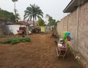 VENTE. TERRAIN VIDE 360m2 AVEC SERVITUDE SUR KINSHASA-GRAMALIC