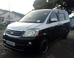 TOYOTA NOAH / GL30