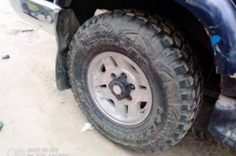 Jeep TOYOTA SURF 4X4  vendre 4.500 US  discuter