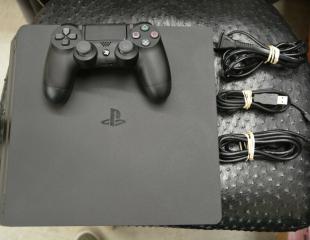 PlayStation 4 Slim 1TB 500GB