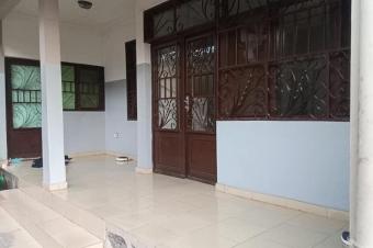 VENTE BTIMENT R1 DE 4 APPARTEMENTS SUR KINSHASANGALIEMA GB