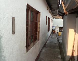 VENTE: PARCELLE DE 413m2 AVEC BÂTISSE SUR KINSHASA-DELVAUX/BAHUMBU