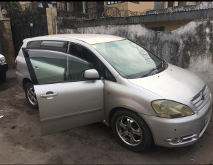 TOYOTA IPSUM 2003 à 2800 débattre
