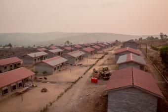 Cit Moderne. Vente terrains vide dans la concession 5000 us Mont ngafula non loin de la gd route