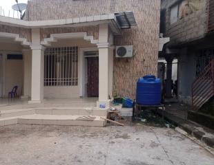 20msur23 à vendre à GB à 270000 dollars à discuter avec une maison de 3 ch