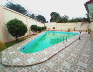 LOCATION: MAGNIFIQUE VILLA FLAMBANT NEUVE DE 4 CHAMBRES SUR KINSHASA-MA CAMPAGNE (dans la périphérie du Palais des Marbres)