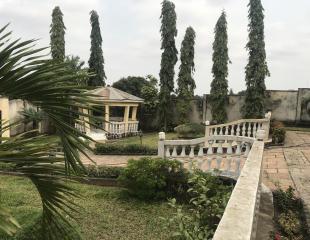 VENTE: MAGNIFIQUE VILLA DE 4 CHAMBRES DANS LE QUARTIER SEBO SUR KINSHASA-MONT NGAFULA