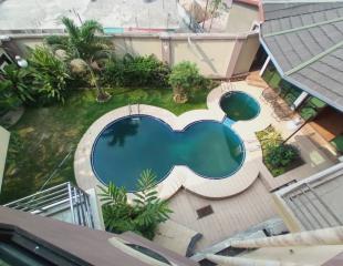 LOCATION: MAGNIFIQUE VILLA MISE DE 6 CHAMBRES DANS UN QUARTIER TRÈS CALME ET SÉCURISÉ SUR KINSHASA-NGALIEMA