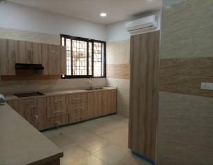 LOCATION : 4 SPLENDIDES APPARTEMENTS FLAMBANT NEUFS SUR KINSHASA-GOMBE (dans le périmètre de Pullman)