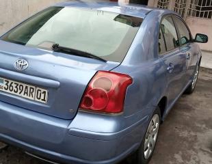 TOYOTA AVENSIS BOÎTE MANUELLE TRÈS PROPRES À 1.700$
