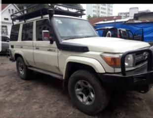 TOYOTA LAND CRUISER 5 PORTIERS À 19.000$ À DÉBATTRE