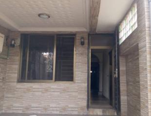 Maison à étage à 1 niveau à Kintambo 165.000$