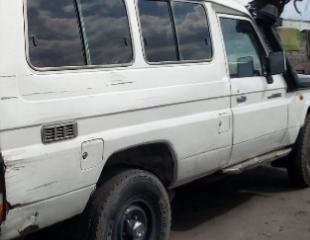 Vente de l'épave LAND CRUISER 79B Tableau bombé /KINSHASA