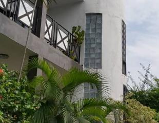 Parcelle à Bandal avec 2 appartements 300.000$US