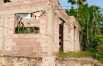 Parcelle de 9msur20 à vendre à kinsuka pêcheur 50000 dollars à discuter légèrement avec une maison inachevée de 2ch mediacongo