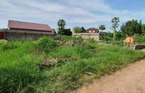 Terrain de 10msur10 à vendre avec 60 tonnes de moellons à mbudi à 800 mètre du macadam à 15000 dollars à discuter légèrement mediacongo