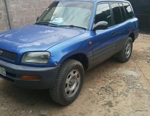 Vente RAV4 5 portières, manuel volant droit en super état (version Européenne)