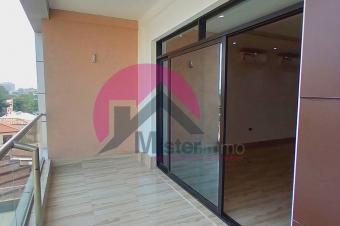 Mise en location dun magnifique appartement spacieux et lumineux de 135m dans un immeuble moderne avec diverses prestations Salle de sport Terrasse commune... Situ  Gombe