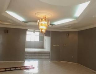 25msur25 à vendre non loin de route Matadi sur Frédéric avec maison habitable 450000 dollars à discuter