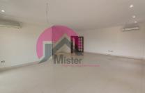 Mise en location d'un magnifique duplex spacieux au 4ème niveau d'un immeuble moderne avec diverses prestations. Situé au Coeur de la Gombe mediacongo
