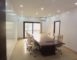 LOCATION: BUREAU DE 323m2 SUR KINSHASA-GOMBE (sur le boulevard du 30 juin)