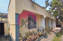 Mise en vente d'une parcelle de 180m², avec 2 bâtiments (maison basse). Très bel emplacement, accessible. Située à Lingwala, M'ont des Arts mediacongo