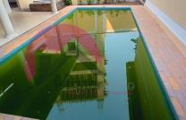 Mise en vente d'une propriété de 750m², dotée d'une maison basse des 4 Chambres, piscine, jardin. Située à Gombe, rive gauche, sur la voie principale mediacongo