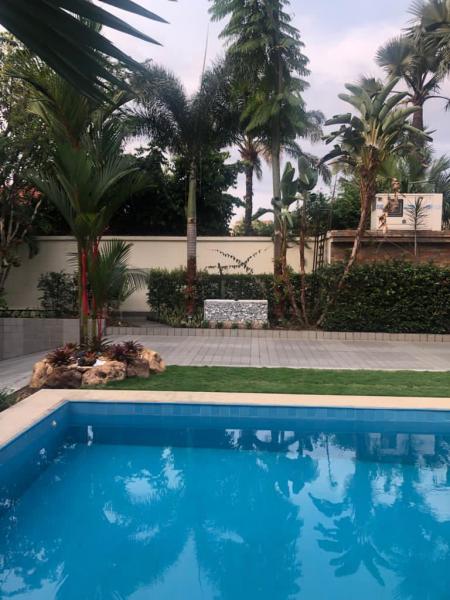 Villas avec piscine de 1000 mtre carr  vendre  Gombe 4.500.000 dollars  discuter