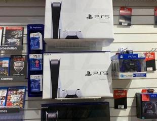 Sony PlayStation 5 + 2 Wireless Controller