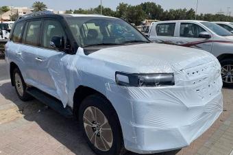 Mise en vente dune Jeep Toyota Land cruiser GXR V8 2021 full options avec toit panoramique  rfrigrateur inclus 
