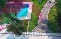 Tombez sous le charme d'une somptueuse villa, dotée d'une belle maison de R+1 avec 3 Ch spacieuses. Idéalement située à Binza-Macampagne, près du Centre Ville mediacongo