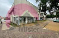 Grande propriété privée de 35m sur 40m soit 1400m², dotée d'un bâtiment de R+1 avec plusieurs pièces y compris une cave, d'une architecture remarquable. Ngaliema, Binza-Macampagne mediacongo