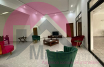Mise en location d'une belle villa, dotée d'une maison basse des 5 ch meublée ou non meublée, piscine, annexe, jardin. Située à Gombe, rive droite mediacongo